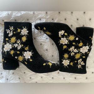 Vintage Embroidered Black Booties with Short Heel